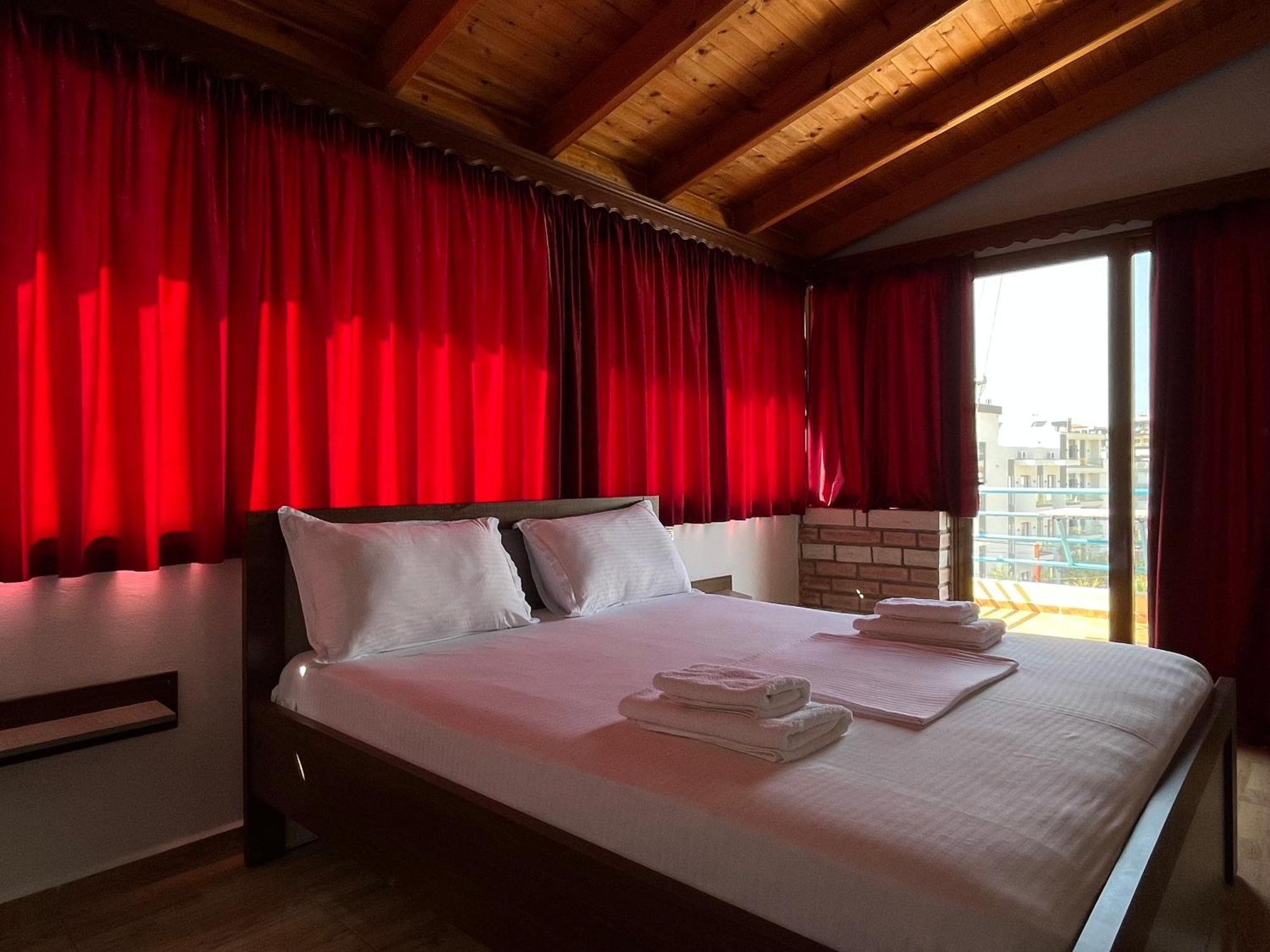 Laura Guest house *