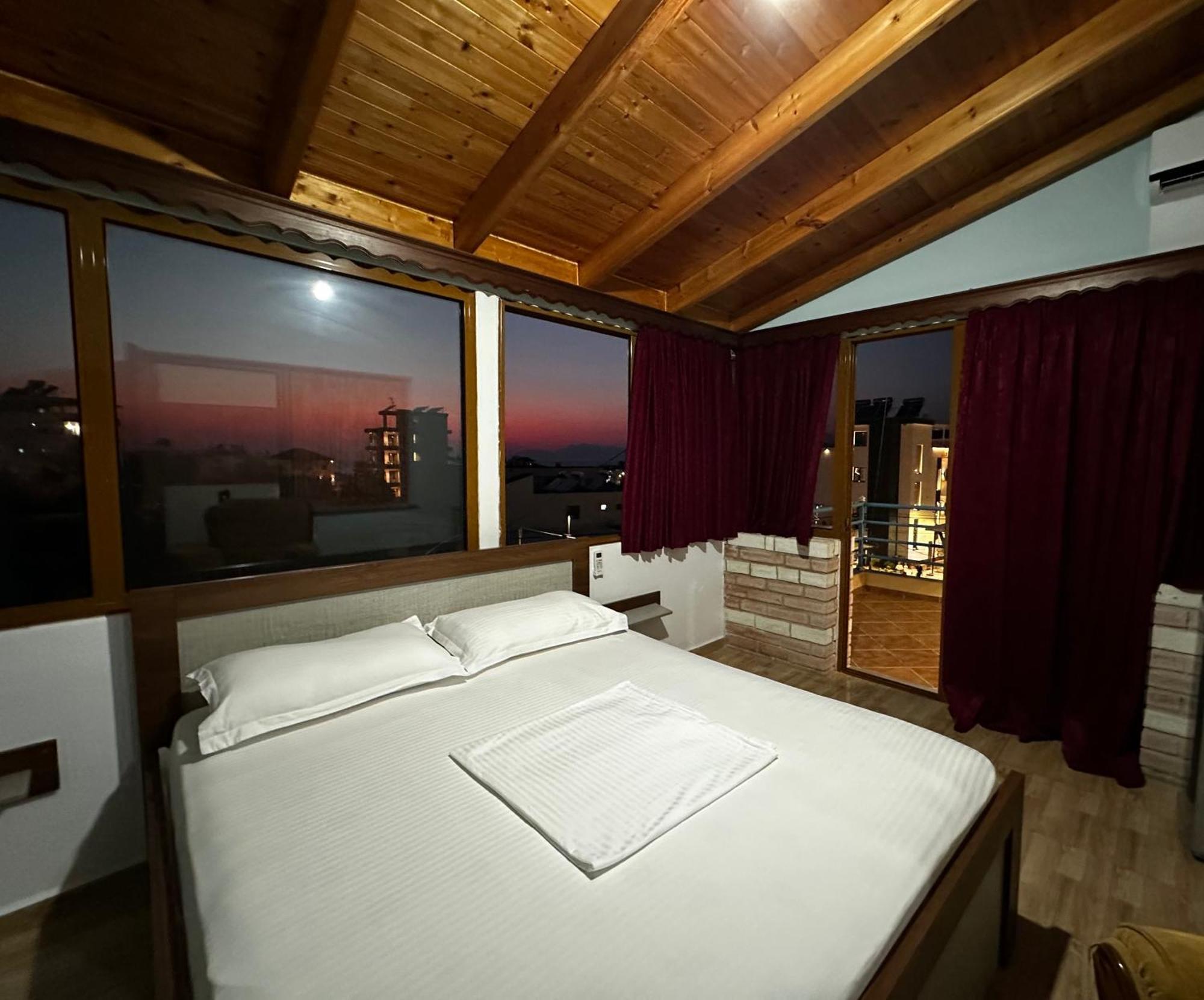 Laura Guest house *
