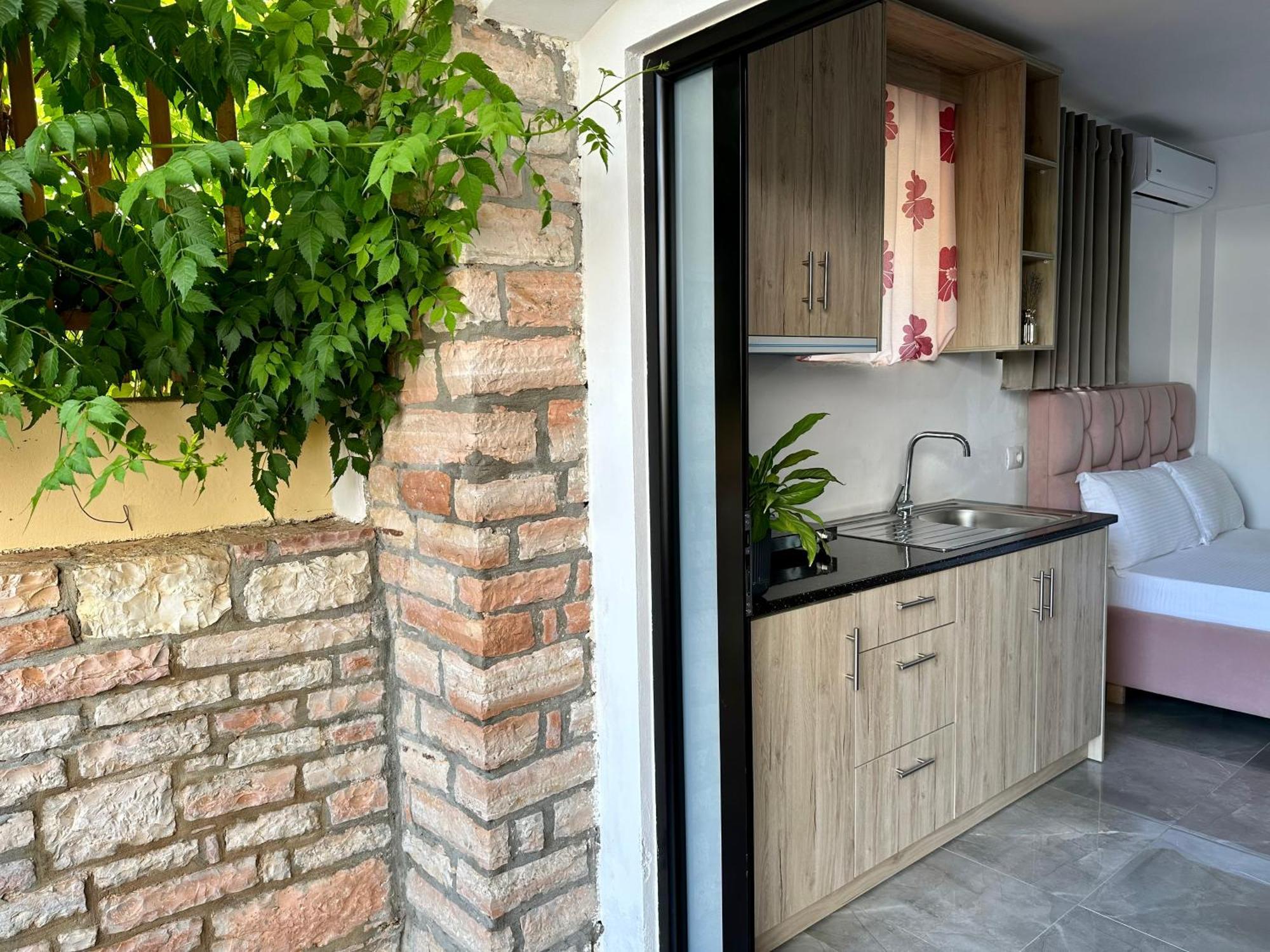 Laura Guest house Ksamil